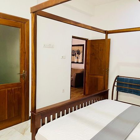 Sand & Surf Guest House Негомбо Екстер'єр фото