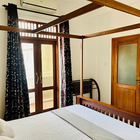 Sand & Surf Guest House Негомбо Екстер'єр фото