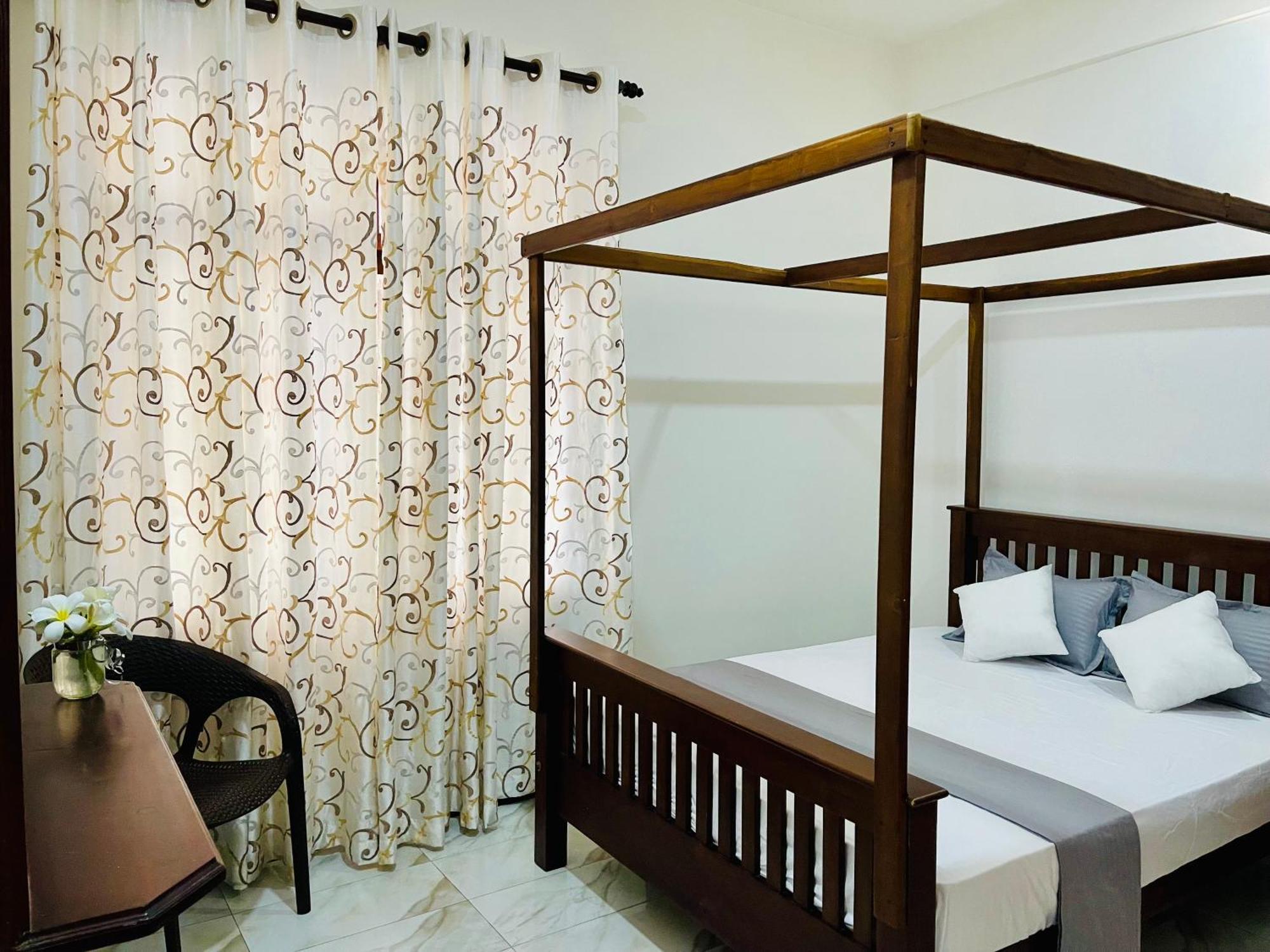 Sand & Surf Guest House Негомбо Екстер'єр фото