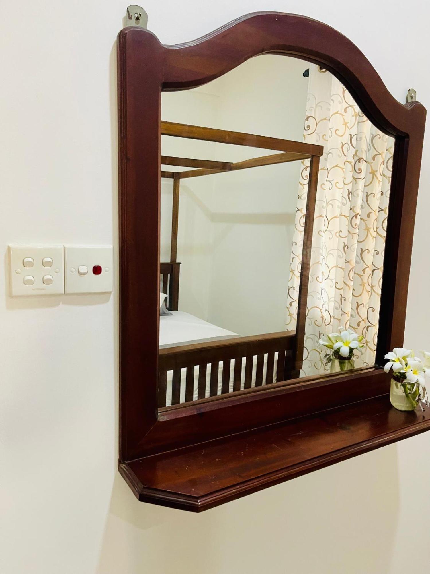 Sand & Surf Guest House Негомбо Екстер'єр фото