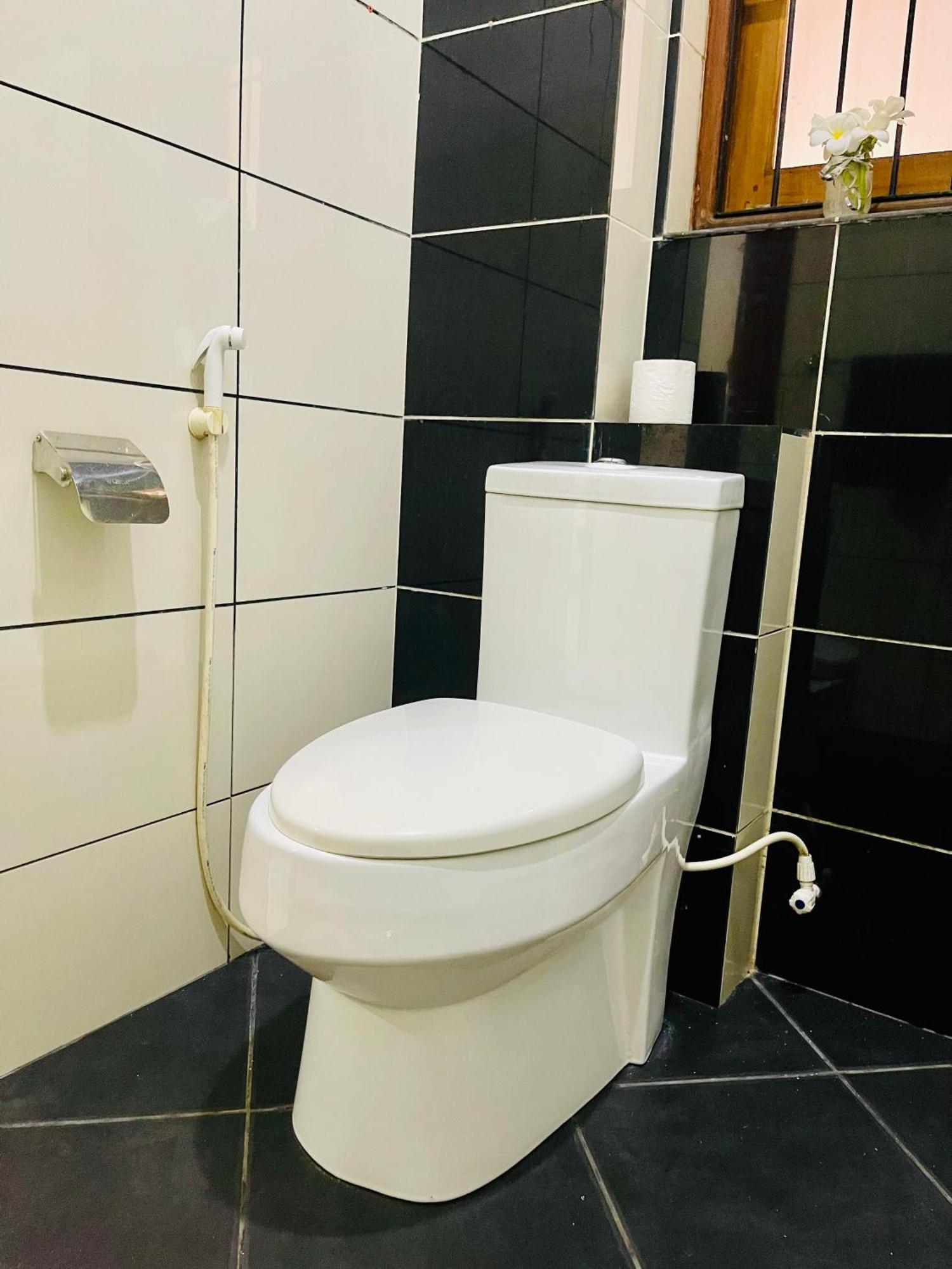 Sand & Surf Guest House Негомбо Екстер'єр фото