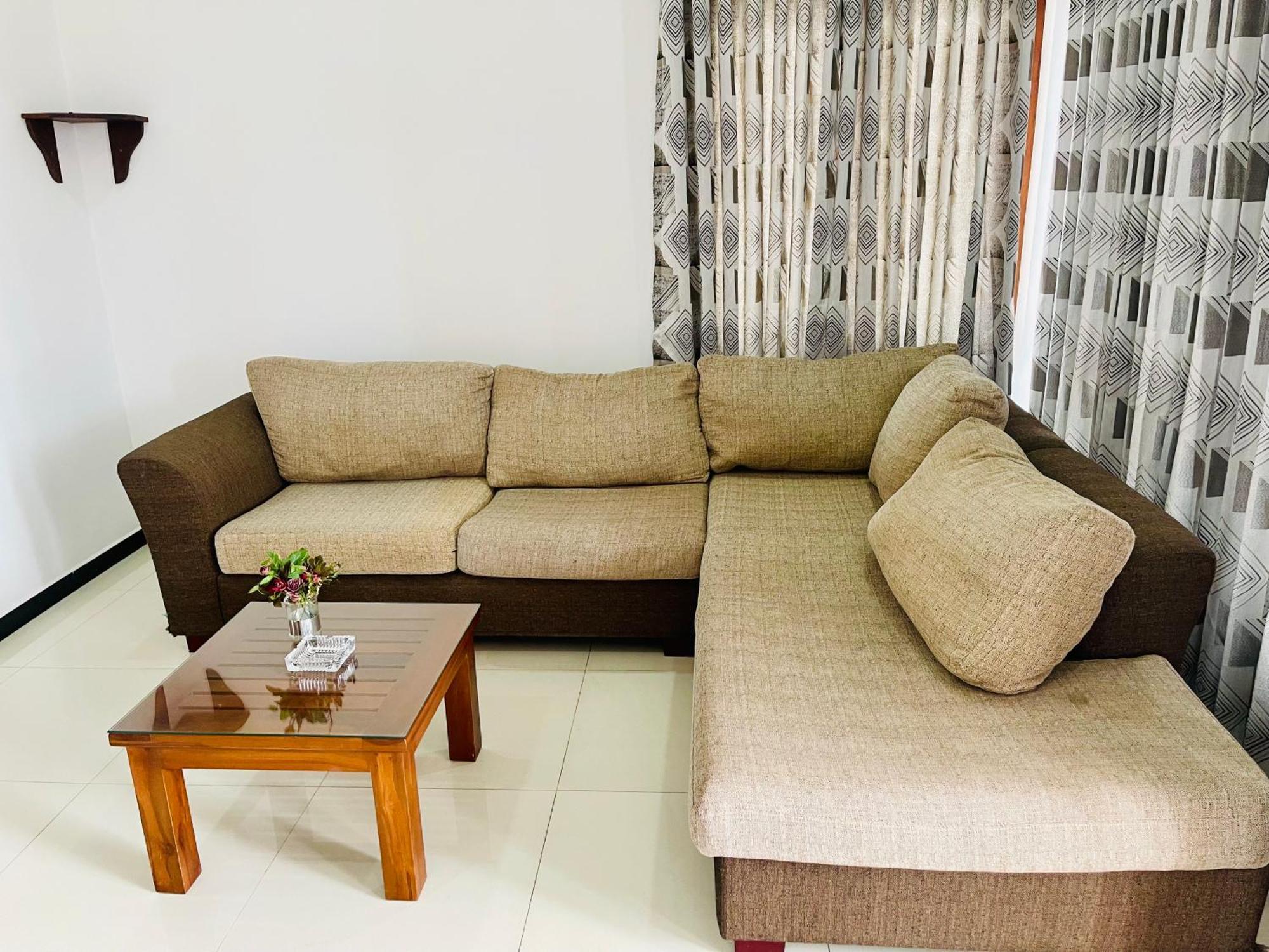 Sand & Surf Guest House Негомбо Екстер'єр фото