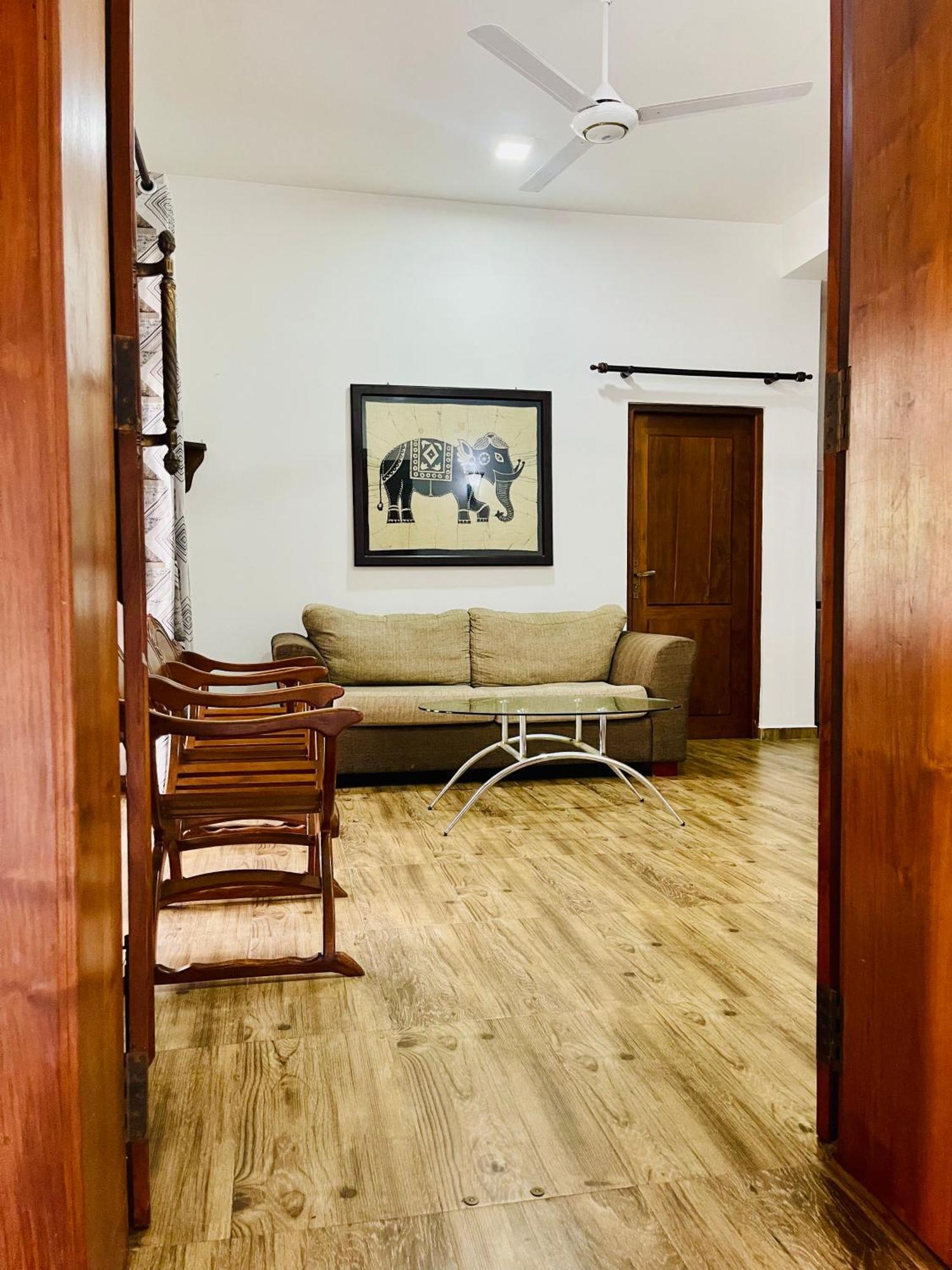 Sand & Surf Guest House Негомбо Екстер'єр фото