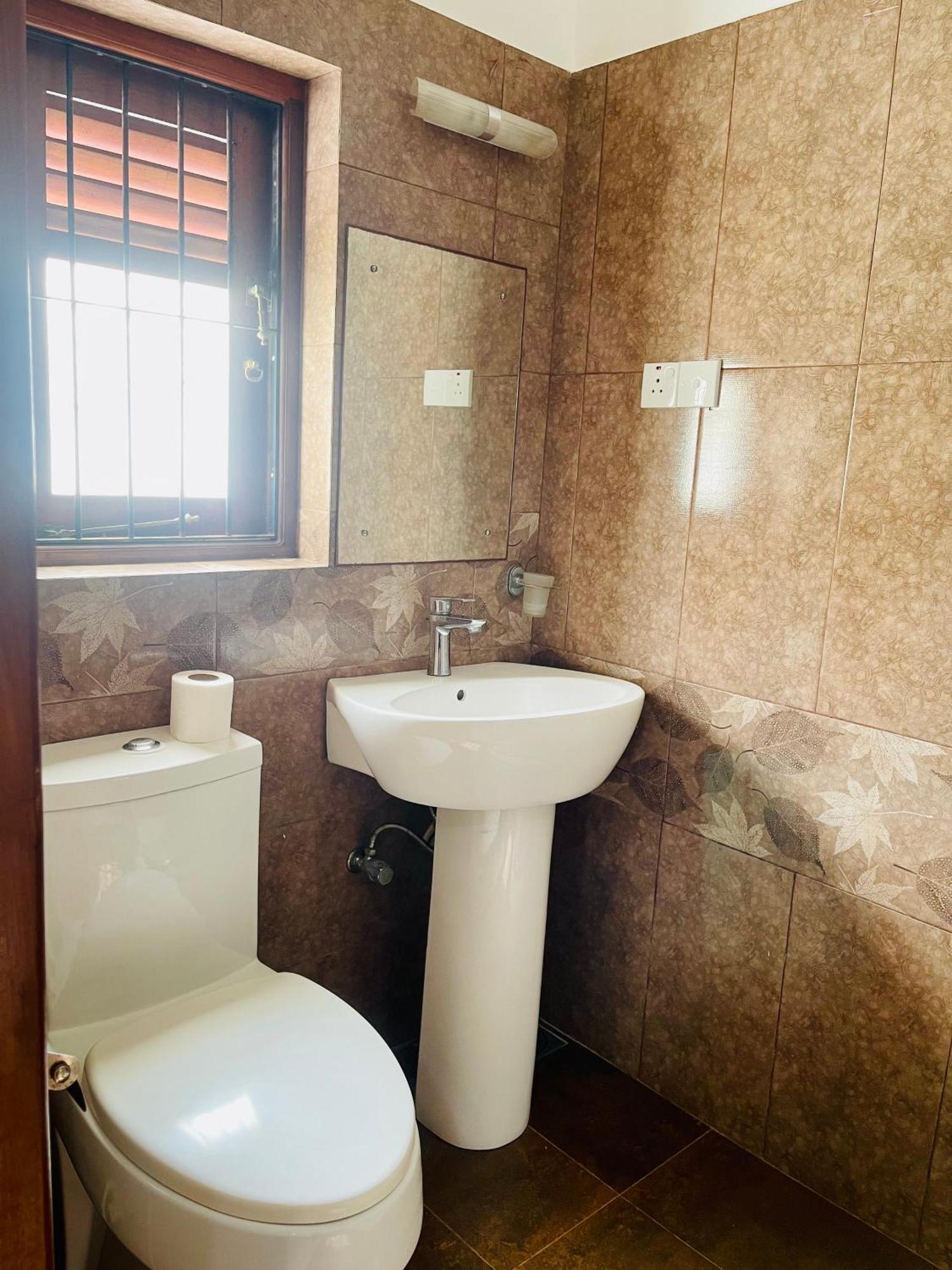 Sand & Surf Guest House Негомбо Екстер'єр фото