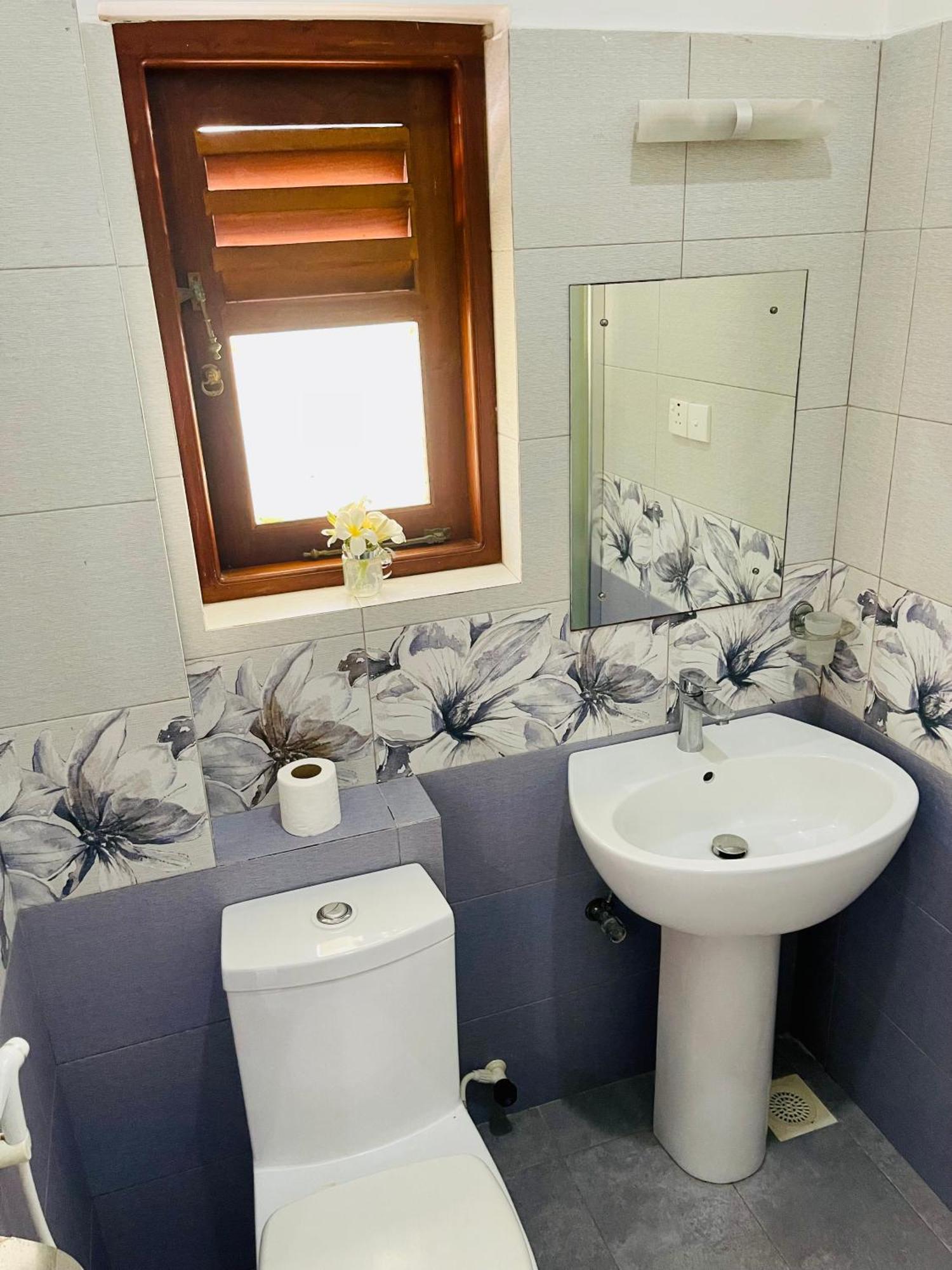 Sand & Surf Guest House Негомбо Екстер'єр фото