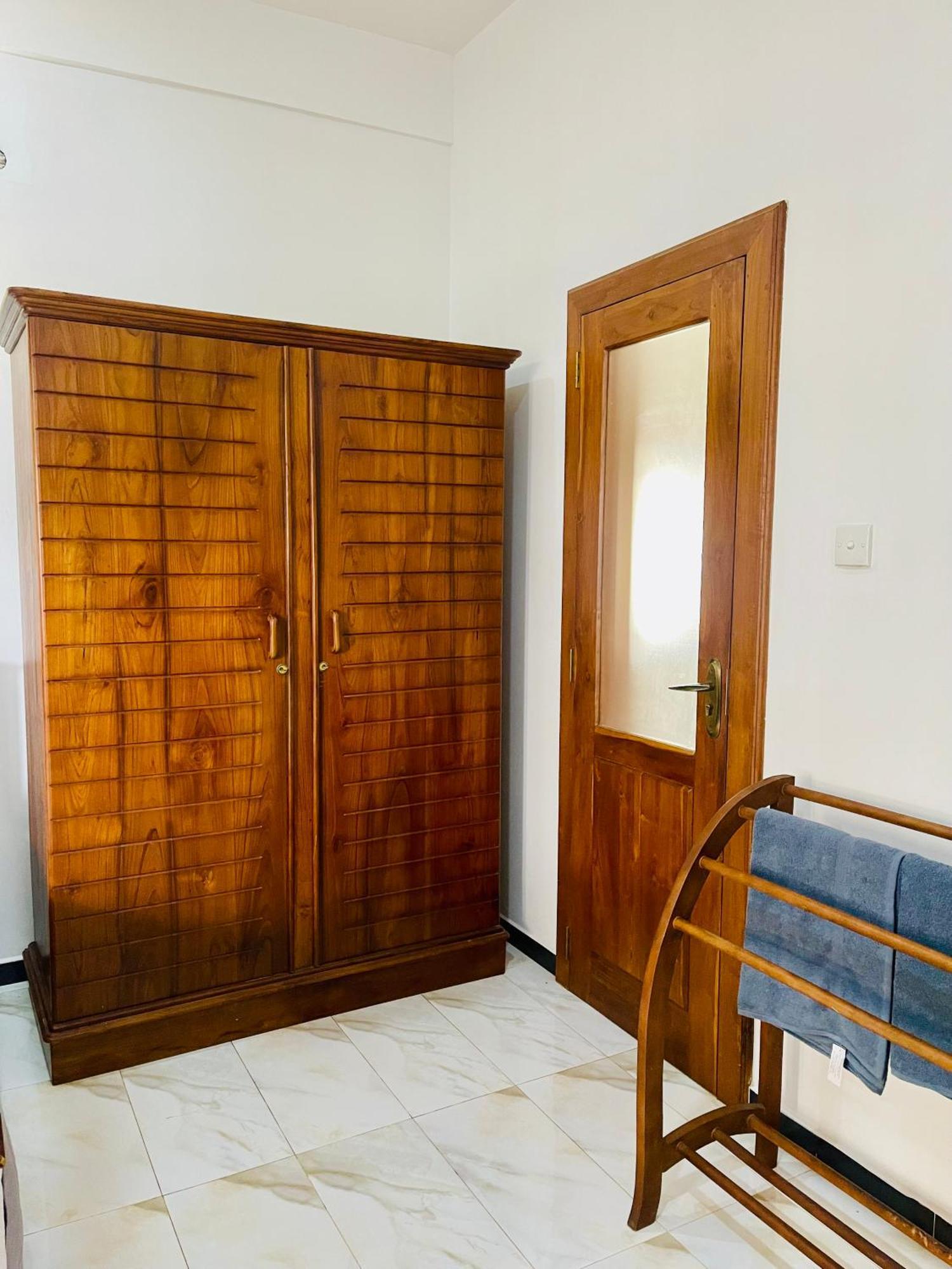 Sand & Surf Guest House Негомбо Екстер'єр фото