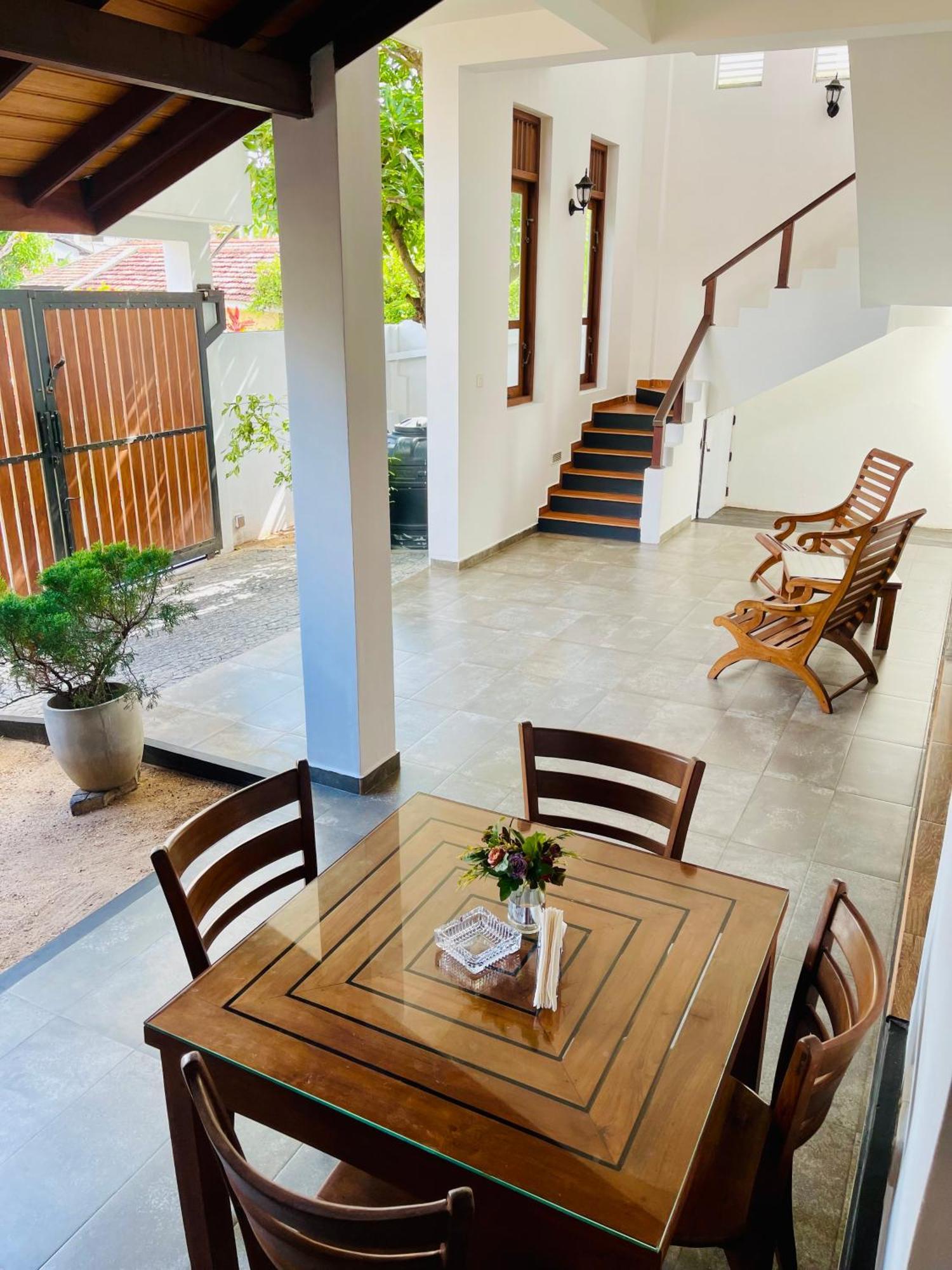 Sand & Surf Guest House Негомбо Екстер'єр фото