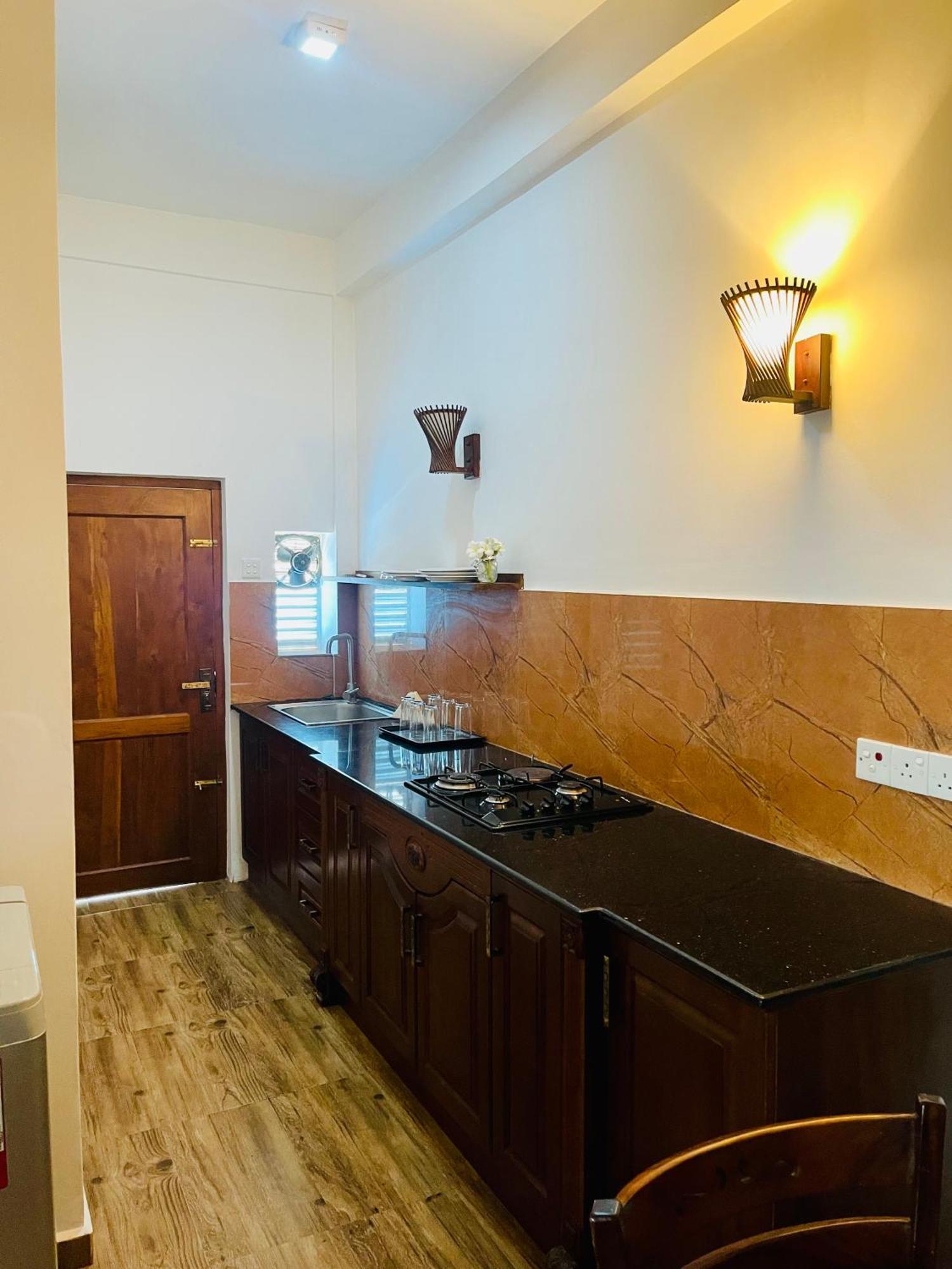 Sand & Surf Guest House Негомбо Екстер'єр фото