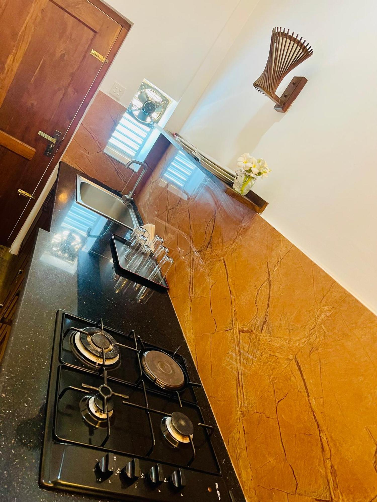 Sand & Surf Guest House Негомбо Екстер'єр фото