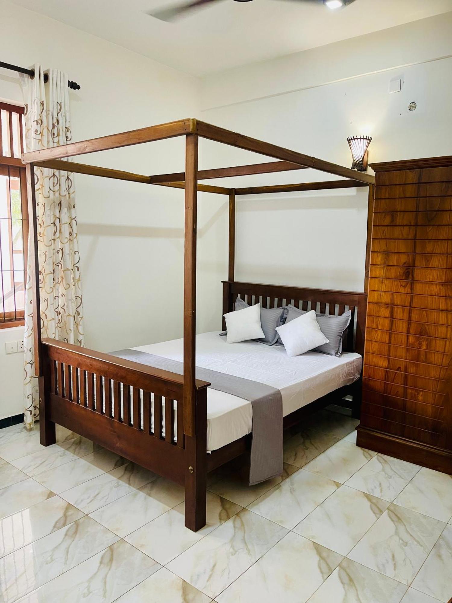 Sand & Surf Guest House Негомбо Екстер'єр фото