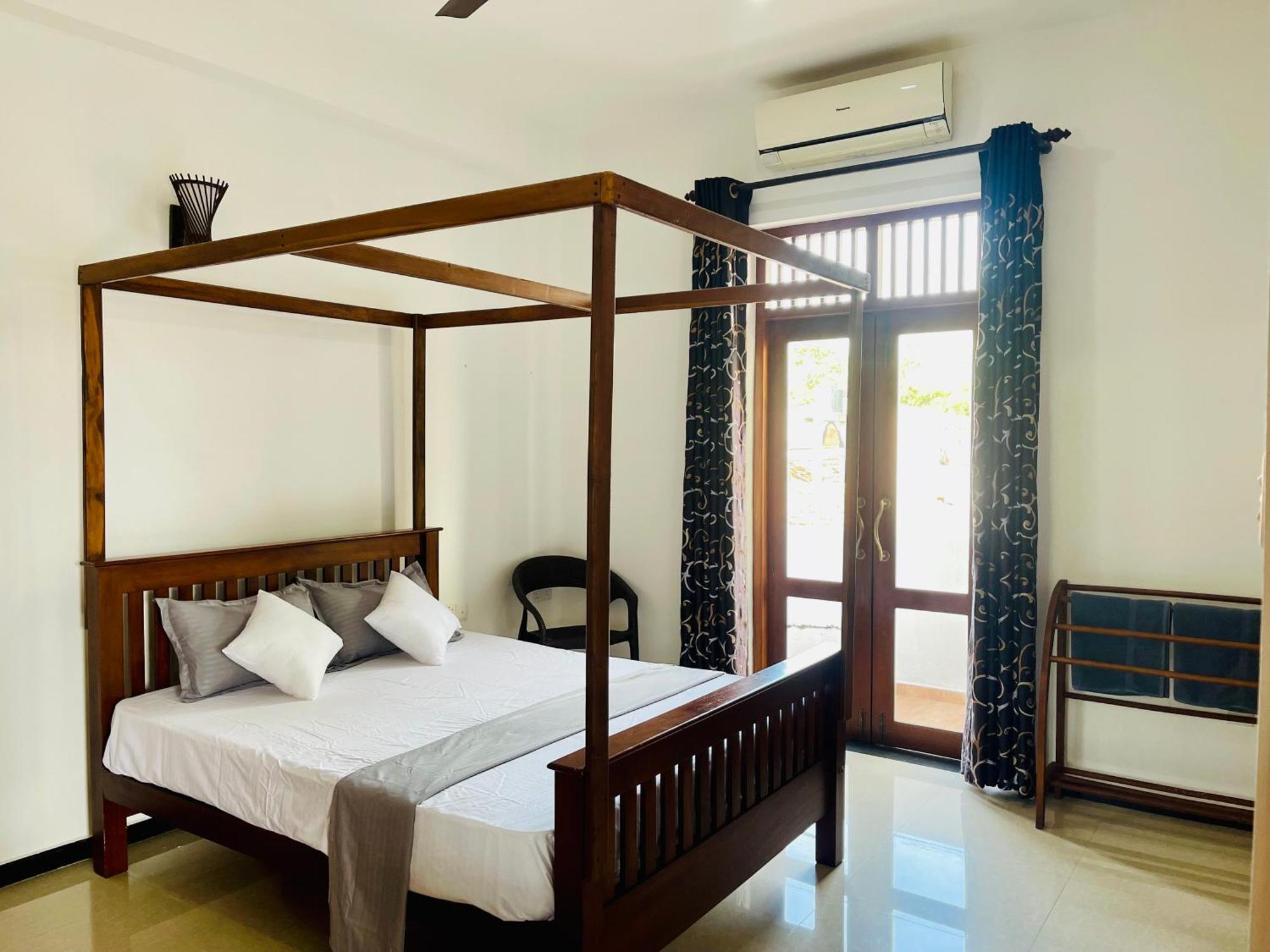 Sand & Surf Guest House Негомбо Екстер'єр фото