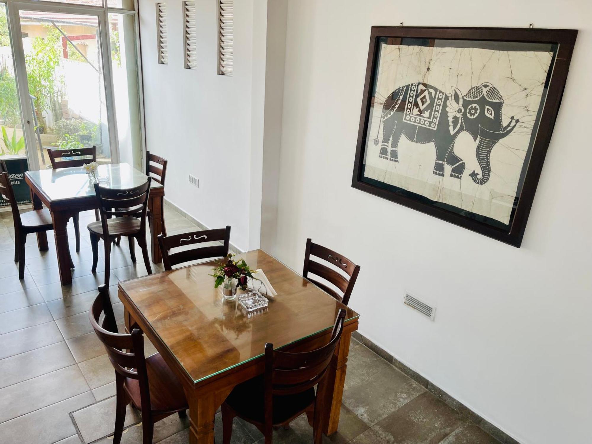 Sand & Surf Guest House Негомбо Екстер'єр фото